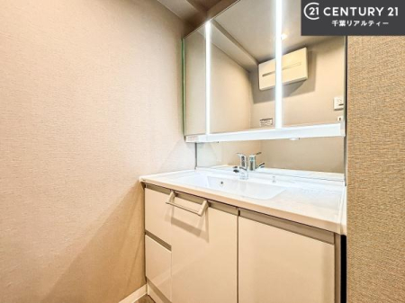 ���ʑ�E���ʏ� �O�ʋ��d�l�̐��ʏ��́A�g�����Ȃ݂����₷������I���͎��[�ɂȂ��Ă��܂��B�h���C���[�₨���ϓ����Еt������̂Ő��ʑ������X�b�L���ƌ����邱�Ƃ��o���܂��I