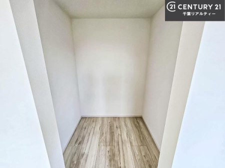 ���[ �E�H�[�N�C���N���[�[�b�g�t���ł��B��������̂��m���Ȃǂ����[���Ă��������ł��ˁI���ɂ���@�������ȂǋG�ߕ��̑傫�ȉƓd�����[�ł��܂��B