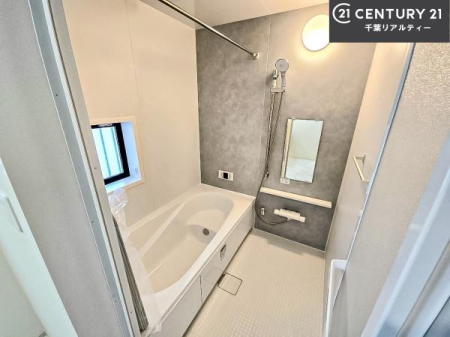 ���� �L�X�o�X�ň���̔������t���b�V���B�����L�΂���̂ŁA�����ɂ��������ƐZ����܂��ˁI�����̃o�X�^�C�����y���݂ɂȂ�܂��B