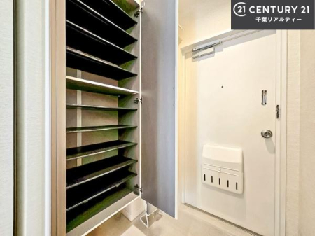 ���� �V���[�Y�{�b�N�X�t���Ȃ̂ŁA���ւ��Еt�����|�������₷���ł��I
�X�b�L���������ւŌ˂��J�����u�ԁA�������̂���S�n������Ԃ��o�}���Ă���܂��B