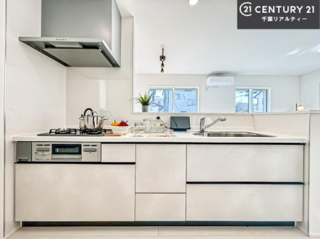 �L�b�`�� ��Ƃ����₷���V�X�e���L�b�`���ł��I���[����������t���Ă���̂ŁA�����X�y�[�X�ɕ���u���Ȃ��čςނ̂ŁA�L�X�g���āA���K�ɍ�Ƃ��ł��܂��I