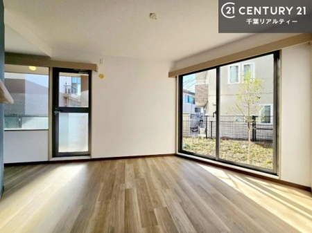 �� ���r���O�ƌq�����p��t���I�L��������̂ŃK�[�f�j���O�₨�q�l�̗V�я�ABBQ�Ȃǂ̃A�E�g�h�A���y���߂܂��I
�z������ǍD�Ȃ���ł��I