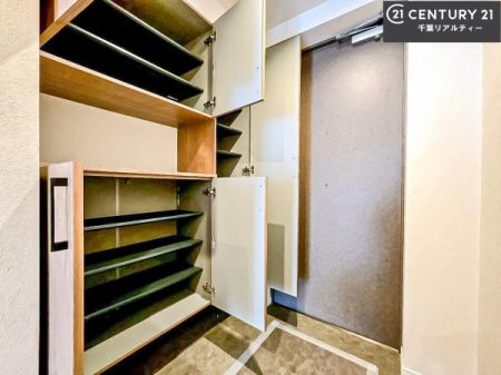 ���� �V���[�Y�{�b�N�X�t���Ȃ̂ŁA���ւ��Еt�����|�������₷���ł��I
�X�b�L���������ւŌ˂��J�����u�ԁA�������̂���S�n������Ԃ��o�}���Ă���܂��B