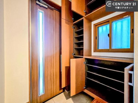 ���� �V���[�Y�{�b�N�X�t���Ȃ̂ŁA���ւ��Еt�����|�������₷���ł��I
�X�b�L���������ւŌ˂��J�����u�ԁA�������̂���S�n������Ԃ��o�}���Ă���܂��B