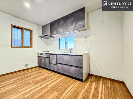 �L�b�`�� ��Ƃ����₷���V�X�e���L�b�`���ł��I���[����������t���Ă���̂ŁA�����X�y�[�X�ɕ���u���Ȃ��čςނ̂ŁA�L�X�g���āA���K�ɍ�Ƃ��ł��܂��I