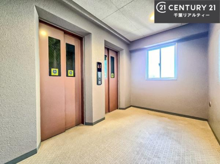 ���̑����p�� �G���x�[�^�[�����ŁA�����̈ړ����X���[�Y�B��K�ւ̃A�N�Z�X�����K�Ȃ��߁A���N�z�̕��⏬���Ȃ��q���܂����邲�ƒ�ɂ����S�ł��B���K���Ɨ��֐������˔������Z�܂��ł��B