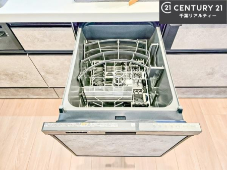 �L�b�`�� �H��@�t���̃L�b�`���ł��I�Z���������r��h�~�Ƃ��đ�ϊ��􂷂�֗��Ȏd�l�ł��I�r���g�C���Ȃ̂ŃL�b�`���̏ꏊ����炸�����X�y�[�X���L���g�����Ƃ��o���܂��I