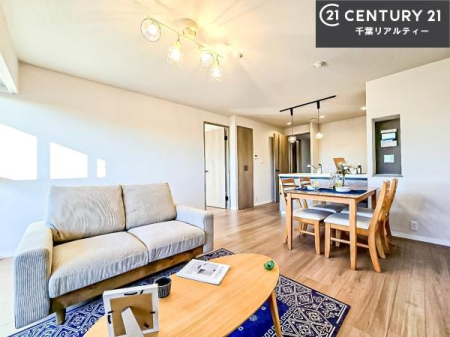 ���r���O �S�n�ǂ����r���O�͉Ƒ������R�ƏW�܂�܂��B�Ƒ��c�R�̎��Ԃ����������ł��B���Ƒ��ƁA����w�[���������Ԃ��߂��������ł��ˁB