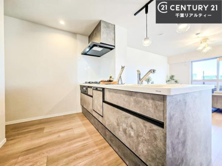 �L�b�`�� ��Ƃ肠�钲���X�y�[�X�ō�Ƃ����₷�����K�ȃL�b�`���ł��I
���q�l�ƈꏏ�ɂ��َq������y���߂�L�X�X�y�[�X�ł��B�y�����������ԂɂȂ肻���ł��ˁI