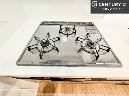 �L�b�`�� �R�����͎O������̂ł������̓����i�s���ł��܂��B
�������O�����t���ł��B�����X�y�[�X���L�X���Ă���׍�Ƃ����₷���I