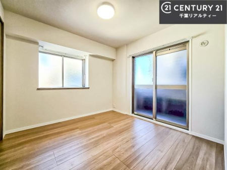 �m�� �o���R�j�[�ɖʂ��Ă���m���ł��B���邭�����肪����A���C����������ł��܂��I���N���āA�O�ɏo�Ĕw�L�т����[�ċz�����ǂ������}������邱�Ƃ��ł��܂��B