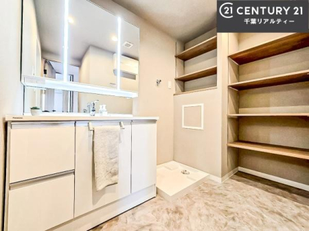 ���ʑ�E���ʏ� �O�ʋ��d�l�̐��ʏ��́A�g�����Ȃ݂����₷������I���͎��[�ɂȂ��Ă��܂��B�h���C���[�₨���ϓ����Еt������̂Ő��ʑ������X�b�L���ƌ����邱�Ƃ��o���܂��I