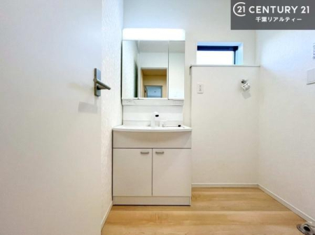 ���ʑ�E���ʏ� �O�ʋ��d�l�̐��ʏ��́A�g�����Ȃ݂����₷������I���͎��[�ɂȂ��Ă��܂��B�h���C���[�₨���ϓ����Еt������̂Ő��ʑ������X�b�L���ƌ����邱�Ƃ��o���܂��I