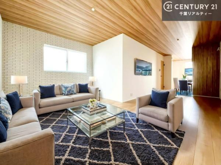 ���r���O �Ƌ��CG�p�[�X�ł��B�J�����̂���L�XLDK�I�\�t�@�[��_�C�j���O�e�[�u����u���Ă������ɂȂ�Ȃ��̂ŉ��K�ɉ߂����܂��I
�R�~���j�P�[�V���������₷�����r���O�ł��I
