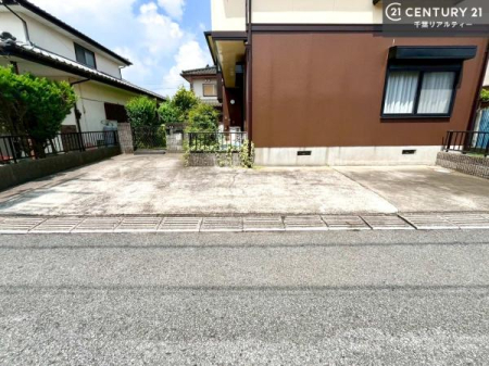 ���ԏ� ���ԃX�y�[�X��2�䕪����܂��I�Z�J���h�J�[�͂������A�o�C�N�⎩�]�ԂȂǂ��u���ꏊ�ɍ���܂���B