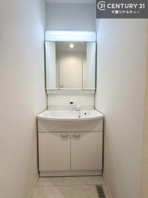 ���ʑ�E���ʏ� �O�ʋ��d�l�̐��ʏ��́A�g�����Ȃ݂����₷������I���͎��[�ɂȂ��Ă��܂��B�h���C���[�₨���ϓ����Еt������̂Ő��ʑ������X�b�L���ƌ����邱�Ƃ��o���܂��I