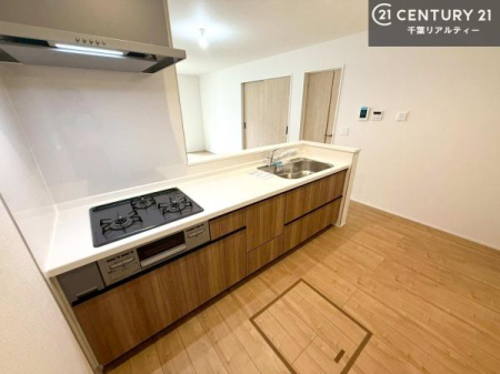 �L�b�`�� ��l�C�̑Ζʎ��V�X�e���L�b�`�����̗p���Ă��܂��I���Ƒ��̃R�~���j�P�[�V���������R�Ƒ�����݌v�ł��B
���q�l�ɂ��ڂ��͂��̂Ŋ������ł��ˁB���[�͂�����܂��I