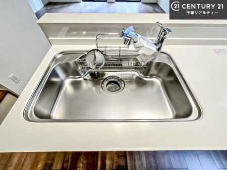 �L�b�`�� ���C�h�ȃV���N�ł��ˁI�������˂ɂ������������₷���Ǝ����y�X�d�l�̃V�X�e���L�b�`���ł��I
�f�U�C�����Ƌ@�\�������˂��L�b�`���Ő�����������܂��ˁI