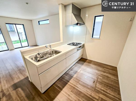 �L�b�`�� ��l�C�̑Ζʎ��V�X�e���L�b�`�����̗p���Ă��܂��I���Ƒ��̃R�~���j�P�[�V���������R�Ƒ�����݌v�ł��B
���q�l�ɂ��ڂ��͂��̂Ŋ������ł��ˁB�L�X�g���ĉ��K�ɍ�Ƃ��i�݂܂��I