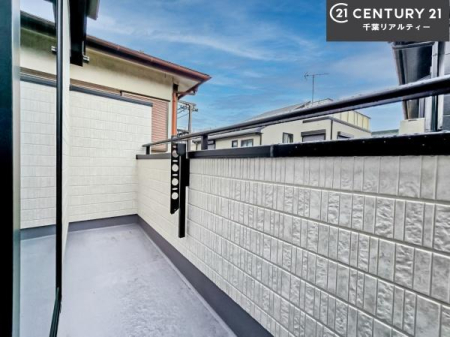 �o���R�j�[ ������o���R�j�[�́A����������Ղ�Ɨz�˂����~�蒍���A���󕨂��悭���������łȂ��A�K�[�f�j���O�⃊���b�N�X�^�C���ɂ��œK�Ȗ��邭�J���I�ȋ�Ԃł��B���K�ȕ�炵���T�|�[�g���܂��B