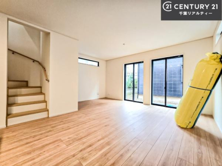 ���r���O �J�����̂���L�XLDK�I�\�t�@�[��_�C�j���O�e�[�u����u���Ă������ɂȂ�Ȃ��̂ŉ��K�ɉ߂����܂��I�R�~���j�P�[�V���������₷�����r���O�ł��I