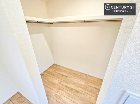 ���[ �E�H�[�N�C���N���[�[�b�g�t���ł��B��������̂��m���Ȃǂ����[���Ă��������ł��ˁI���ɂ���@�������ȂǋG�ߕ��̑傫�ȉƓd�����[�ł��܂��B