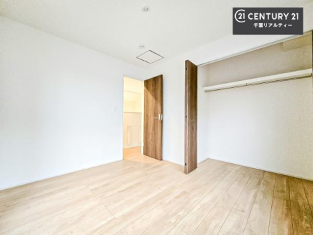 �q������ ���[�X�y�[�X���������Ă���A�ߗނ₨������A�w�p�i�Ȃǂ��������萮���ł��܂��B���������L���g���邽�߁A���K�Ő������Z��Ԃ��������܂��B