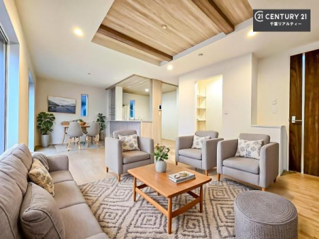 ���r���O �Ƌ��CG�p�[�X�ł��B�D�����z���܂肪���r���O����ł���ċ��S�n�̗ǂ���Ԃ����o���Ă���܂��I
���R�ƉƑ����W����b��������S�n�悢��ԁI