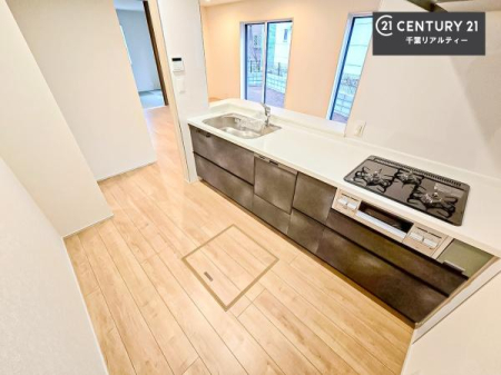 �L�b�`�� ��l�C�̑Ζʎ��V�X�e���L�b�`�����̗p���Ă��܂��I���Ƒ��̃R�~���j�P�[�V���������R�Ƒ�����݌v�ł��B
���q�l�ɂ��ڂ��͂��̂Ŋ������ł��ˁB�L�X�g���ĉ��K�ɍ�Ƃ��i�݂܂��B