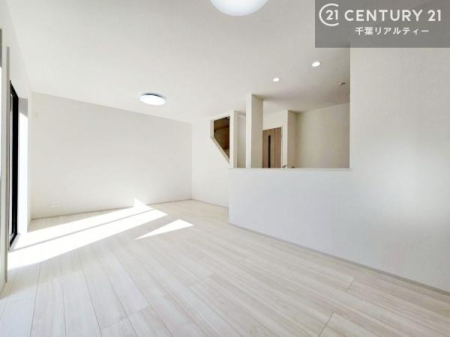 ���r���O �D�����z���܂肪���r���O����ł���ċ��S�n�̗ǂ���Ԃ����o���Ă���܂��I
���R�ƉƑ����W����b��������S�n�悢��ԁI