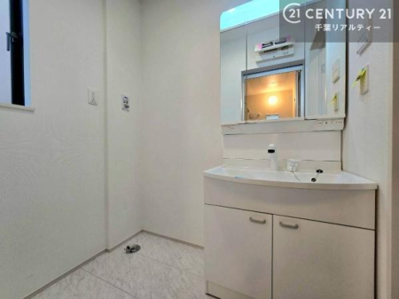 ���ʑ�E���ʏ� �O�ʋ��d�l�̐��ʏ��́A�g�����Ȃ݂����₷������I���͎��[�ɂȂ��Ă��܂��B�h���C���[�₨���ϓ����Еt������̂Ő��ʑ������X�b�L���ƌ����邱�Ƃ��o���܂��I