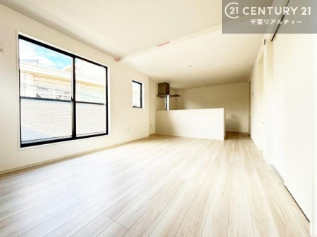 ���r���O �Q�K���r���O�͊O����̎������C�ɂ��������𑗂�܂��B