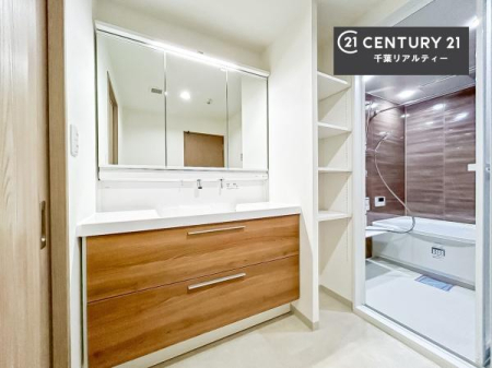 ���ʑ�E���ʏ� �g�Ȃ�𐮂�����ʏ��́A���������厖�ł��I������̐������̂��镵�͋C�����o�I�C�����悭���g�����������܂��B���[�X�y�[�X���������ł��ˁI
