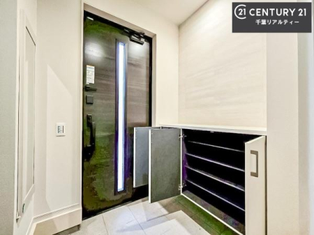 ���� �V���[�Y�{�b�N�X�t���Ȃ̂ŁA���ւ��Еt�����|�������₷���ł��I
�X�b�L���������ւŌ˂��J�����u�ԁA�������̂���S�n������Ԃ��o�}���Ă���܂��B