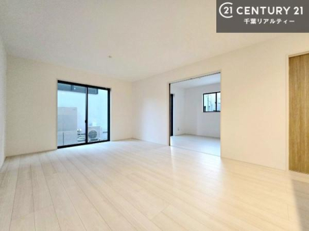 ���r���O �傫�ȑ����炽���Ղ�̍̌���������郊�r���O�͖��邭�J���������Ԃł��I