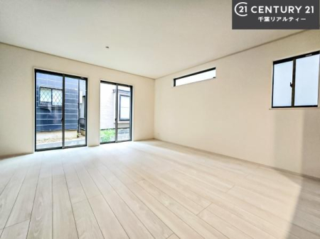 ���r���O �J�����̂���L�XLDK�I�\�t�@�[��_�C�j���O�e�[�u����u���Ă������ɂȂ�Ȃ��̂ŉ��K�ɉ߂����܂��I�R�~���j�P�[�V���������₷�����r���O�ł��I