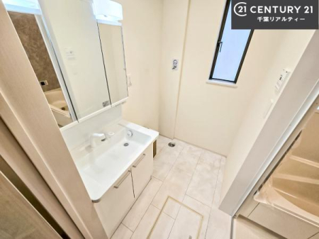 ���ʑ�E���ʏ� �O�ʋ��d�l�̐��ʏ��́A�g�����Ȃ݂����₷������I���͎��[�ɂȂ��Ă��܂��B�h���C���[�₨���ϓ����Еt������̂Ő��ʑ������X�b�L���ƌ����邱�Ƃ��o���܂��I