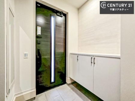 ���� �V���[�Y�{�b�N�X�t���Ȃ̂ŁA���ւ��Еt�����|�������₷���ł��I
�X�b�L���������ւŌ˂��J�����u�ԁA�������̂���S�n������Ԃ��o�}���Ă���܂��B