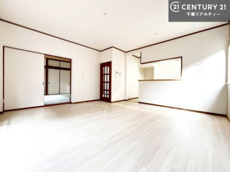 ���r���O -