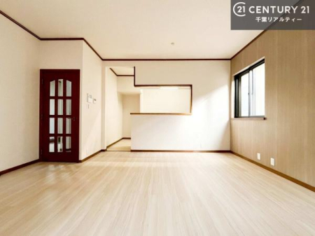 ���r���O �D�����z���܂肪���r���O����ł���ċ��S�n�̗ǂ���Ԃ����o���Ă���܂��I
���났�̎��Ԃ��߂����܂��I