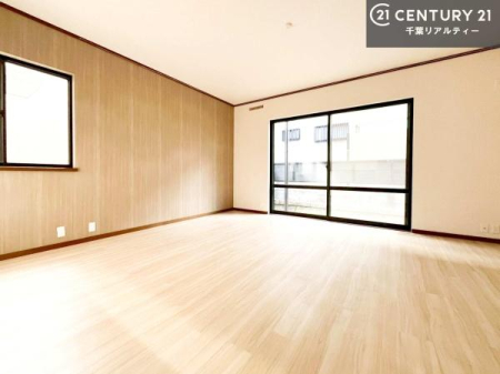 ���r���O -