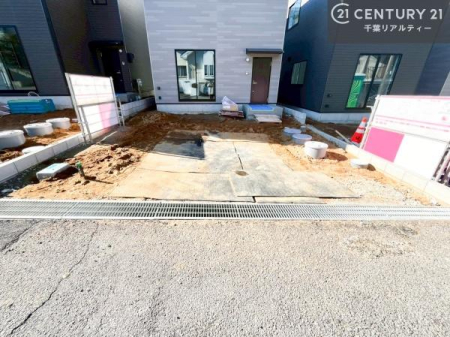 ���ԏ� ���ԃX�y�[�X��2�䕪����܂��I�Z�J���h�J�[�͂������A�o�C�N�⎩�]�ԂȂǂ��u���ꏊ�ɍ���܂���B