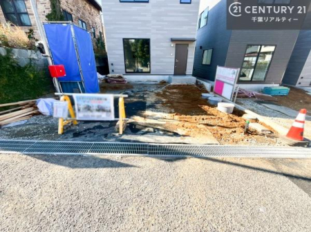 ���ԏ� ���ԃX�y�[�X��2�䕪����܂��I�Z�J���h�J�[�͂������A�o�C�N�⎩�]�ԂȂǂ��u���ꏊ�ɍ���܂���B