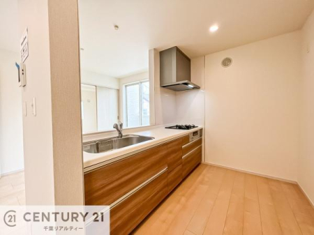 �L�b�`�� ��Ƃ肠�钲���X�y�[�X�ō�Ƃ����₷�����K�ȃL�b�`���ł��I
���q�l�ƈꏏ�ɂ��َq������y���߂�L�X�X�y�[�X�ł��B�y�����������ԂɂȂ肻���ł��ˁI