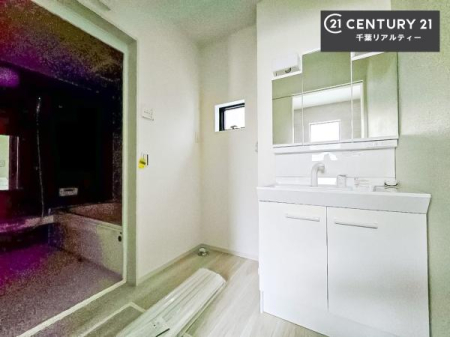 ���ʑ�E���ʏ� �O�ʋ��d�l�̐��ʏ��́A�g�����Ȃ݂����₷������I���͎��[�ɂȂ��Ă��܂��B�h���C���[�₨���ϓ����Еt������̂Ő��ʑ������X�b�L���ƌ����邱�Ƃ��o���܂��I