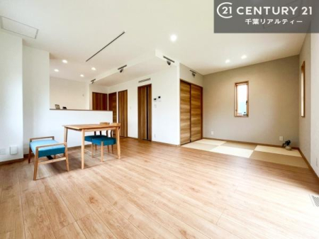 ���r���O �D�����z���܂肪���r���O����ł���ċ��S�n�̗ǂ���Ԃ����o���Ă���܂��I
���R�ƉƑ����W����b��������S�n�悢��ԁI