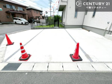 ���ԏ� ���ԃX�y�[�X��2�䕪����܂��I�Z�J���h�J�[�͂������A�o�C�N�⎩�]�ԂȂǂ��u���ꏊ�ɍ���܂���B