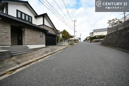 �O�ʓ��H�܂ތ��n�ʐ^ ���ӊ���A���q�l�̂���]�ɍ������������ꏏ�ɂ��ē���v���܂��B�Z��[���A�h�o�C�U�[�ɂ�邲���k������܂��B���Ђ͂��₢���킹�ɑ��Ή����܂��I���҂������܂���I