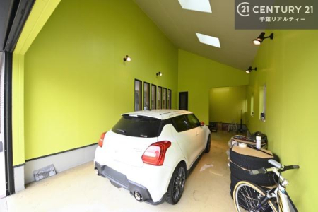 ���ԏ� �r���g�C���K���[�W�̒��ԏ�́A�J�╗����Ԃ�����Ă����̂ő�؂ɊǗ����ł���̂ň��S�I
