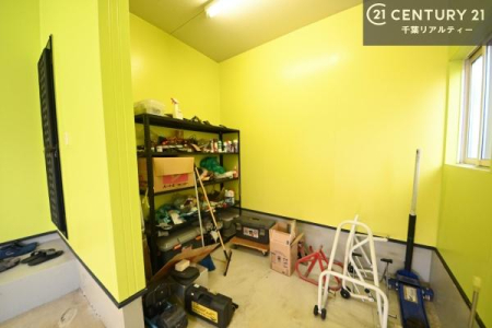 ���ԏ� �r���g�C���K���[�W�̒��ԏ�́A�J�╗����Ԃ�����Ă����̂ő�؂ɊǗ����ł���̂ň��S�I�O�łc�h�x��z�[���p�[�e�B�[���ł���X�y�[�X�Ŏg������̗ǂ��d�l�ł��I